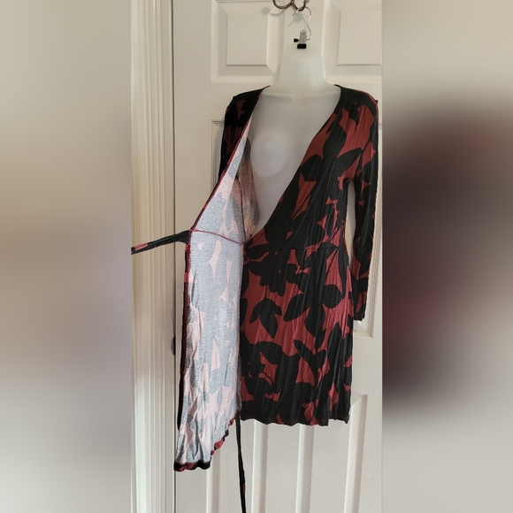 Old Navy Red and Black Long Sleeve Sheath Dress - Picture 3 of 4